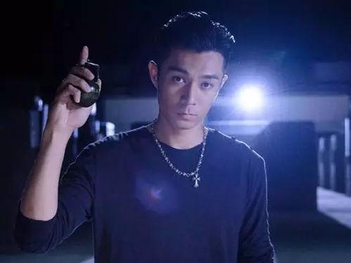 周柏豪的资料,香港乐坛实力派歌手，情感音乐之路的璀璨星光